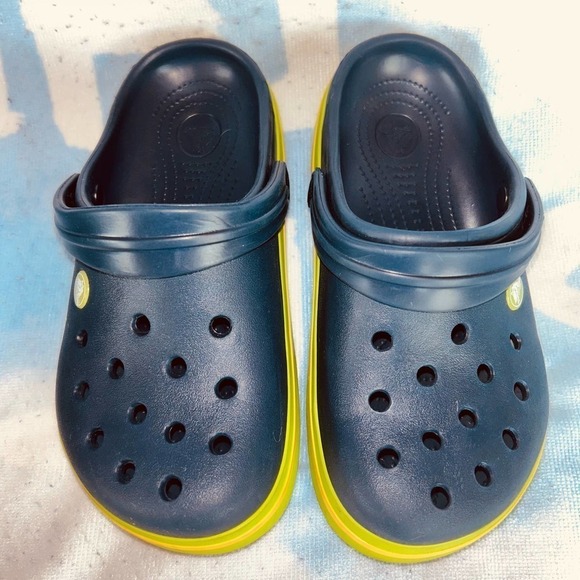 NWOT (Store Display) Junior Size 3 Crocs Classic Sandals - Picture 1 of 5